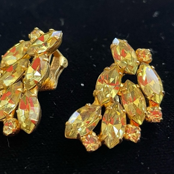 B David Citrine colored rhinestone clip earrings in goldstone setting - Picture 2 of 3